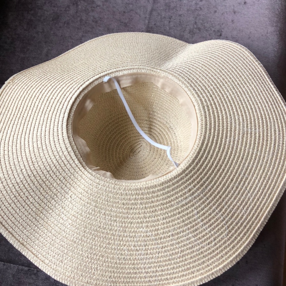 Never worn “GREETINGS FROM...” hat - Picture 2 of 5